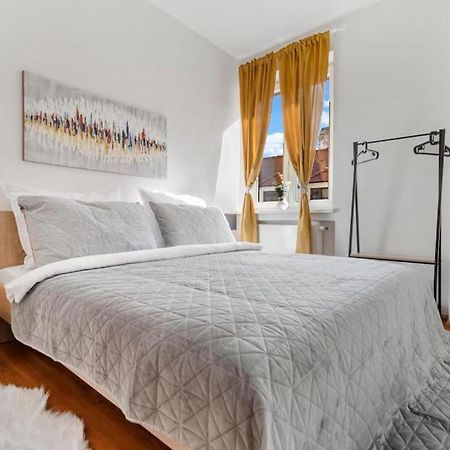 Exclusive Apartment In Centre Братислава Экстерьер фото