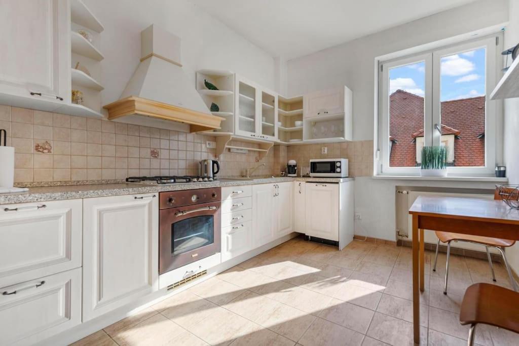 Exclusive Apartment In Centre Братислава Экстерьер фото