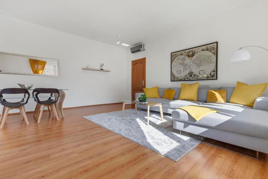 Exclusive Apartment In Centre Братислава Экстерьер фото