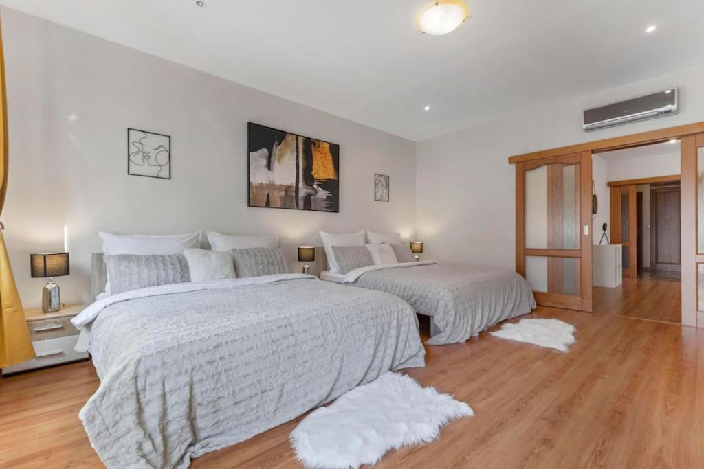 Exclusive Apartment In Centre Братислава Экстерьер фото