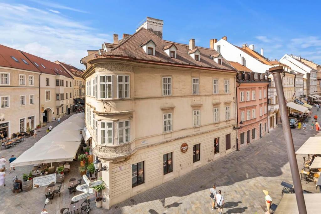 Exclusive Apartment In Centre Братислава Экстерьер фото