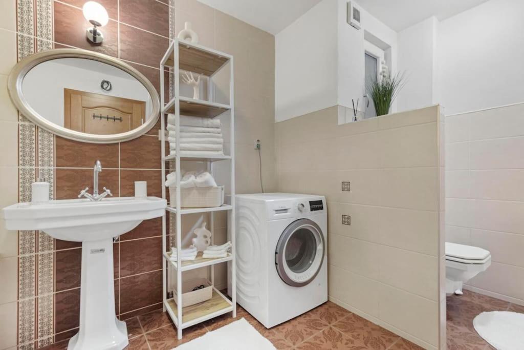 Exclusive Apartment In Centre Братислава Экстерьер фото