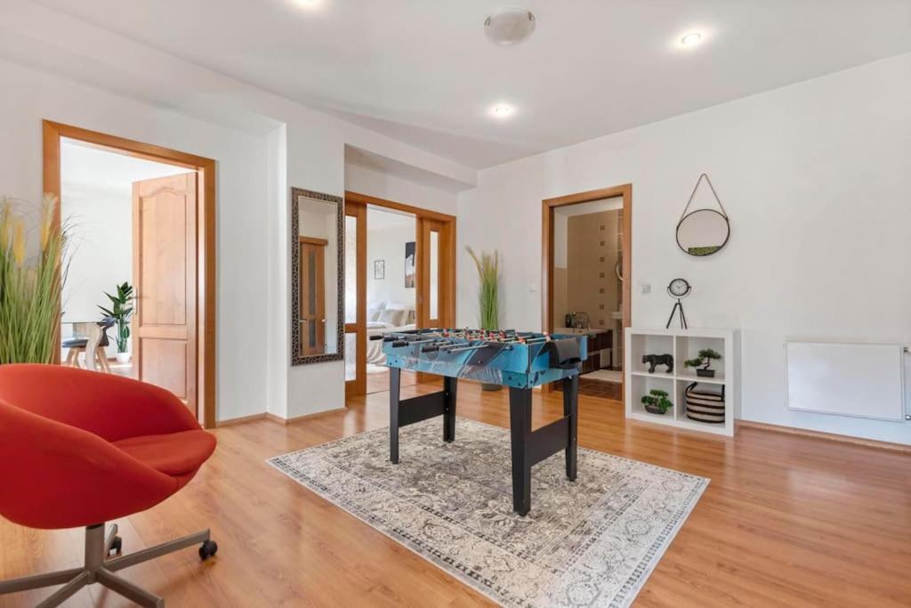 Exclusive Apartment In Centre Братислава Экстерьер фото